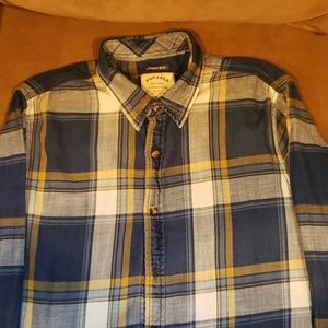 Men's casual botton down shirt